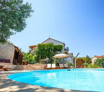 Kuća / Vila okružena mediteranskim vrtom, za najam - Žedno, Trogir