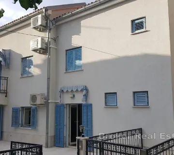 Troetažna kuća u blizini centra - Losinj, Losinj