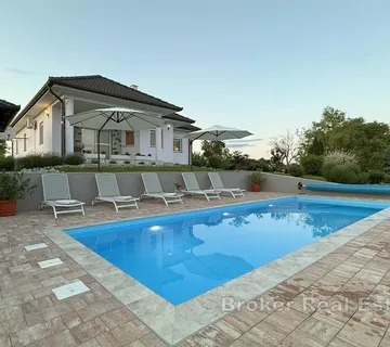 Moderna kuća s bazenom - Križevci