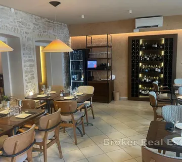 Restoran na iznimnoj poziciji, s uhodanim poslovanjem - Sibenik, Sibenik