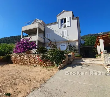Apartmanska kuća sa pogledom na more - Brač, Brač
