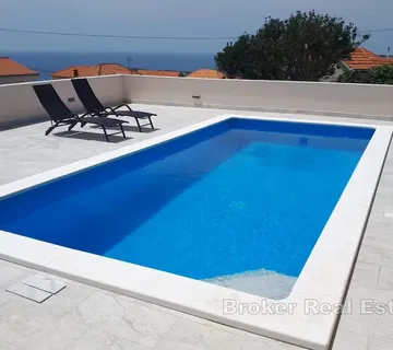 Samostojeća kuća s bazenom - Rogoznica