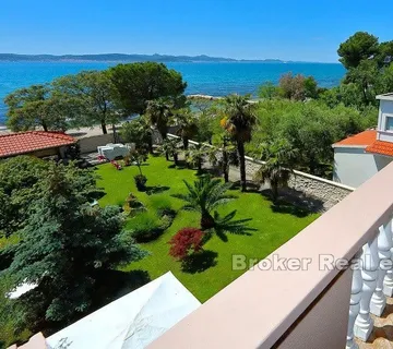 Apartmanska vila prvi red do mora - Sukošan