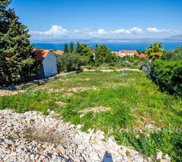 Građevinsko zemljište s građevinskom dozvolom - Brač, Brač