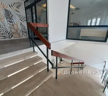 Poslovni prostor na prvom katu - Split