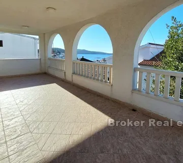 Apartmanska kuća s pogledom na more - Rogoznica