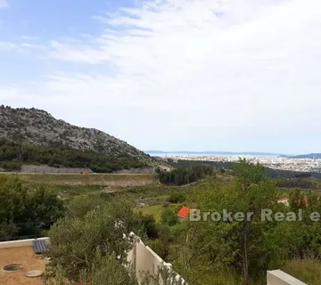 Klis, građevinsko zemljište s pogledom na Split