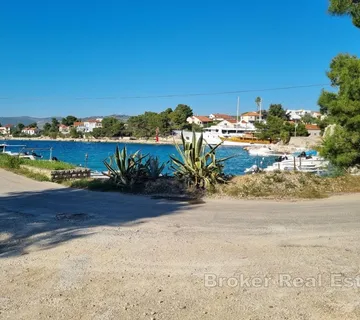 Atraktivno građevinsko zemljište u prvom redu do mora - Rogoznica