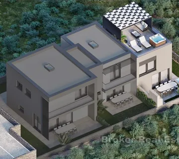 Dvoetažni triplex s dvorištem i bazenom - Vodice