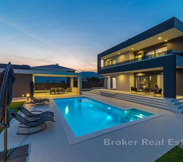 Novoizgrađena villa s bazenom - Kaštel Stari, Kaštela
