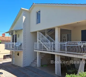Apartmanska kuća s otvorenim pogledom na more - Žedno, Trogir