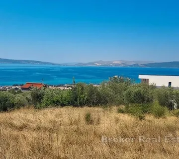 Građevinsko zemljište s građevinskom dozvolom i otvorenim pogledom na more - Kaštel Kambelovac, Kaštela