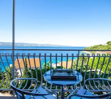 Apartmanska kuća s otvorenim pogledom na more - Omiš