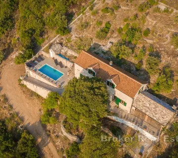Autentična kamena vila s pogledom na more - Brač, Brač