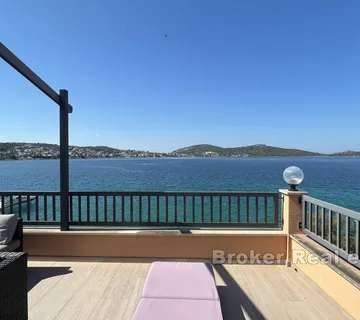 Prekrasna kuća prvi red do mora - Rogoznica