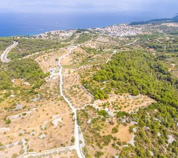 Prostrano zemljište s velikim potencijalom - Brač, Brač