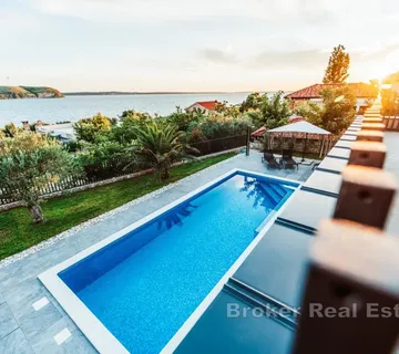 Jedinstvena vila s bazenom i otvorenim pogledom - Ražanac