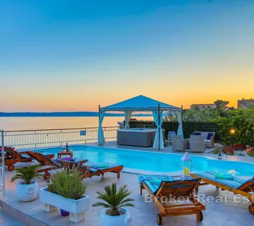 Vila u prvom redu do mora - Kaštel Sućurac, Kaštela