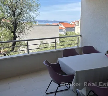 Prostrani četverosbni stan u blizini plaže - Makarska