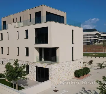 Dvosoban stan u modernoj novogradnji unutar prestižnog resorta - Umag