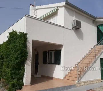 Apartmanska kuća blizu mora - Rogoznica
