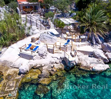 Kuća u prvom redu do mora - Hvar