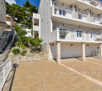 Poslovno apartmanska kuca sa prekrasnim pogledom i blizinom mora - Makarska