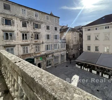 Troetažni apartman u centru, na prodaju - Grad, Split grad