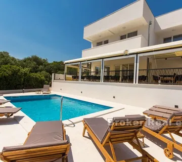 Apartmanska kuća sa restoranom - Žedno, Trogir