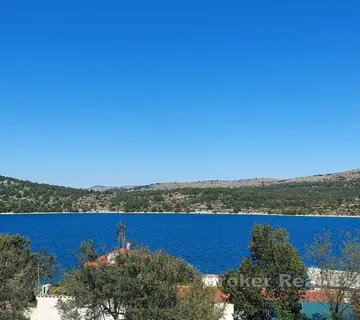 Apartmanska kuća uz more - Primošten
