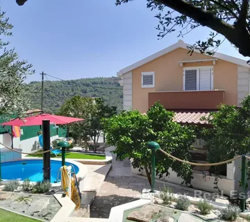 Obiteljska kuća u blizini mora - Žedno, Trogir