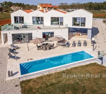 Moderna vila s bazenom - Poreč