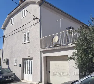 Dvojna obiteljska kuća na izvanrednoj lokaciji u Kaštelima - Kaštel Novi, Kaštela