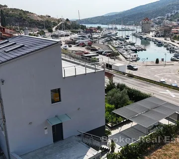 Ekskluzivna prodaja samostojeće kuće, prvi red do mora - Marina