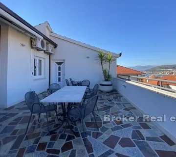 Prekrasna kuća s dvorištem u blizini centra - Trogir