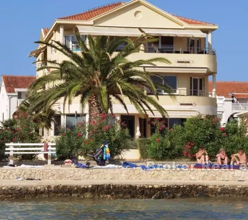 Luksuzan stan prvi red do mora - Privlaka, Zadar okolica