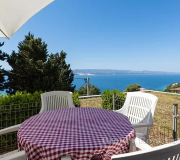 Dvosobni apartman s pogledom na more - Omiš