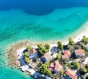 Zemljište s građevinskom dozvolom i otvorenim pogledom na more - Rogoznica