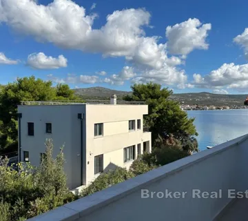 Trosoban apartman u blizini plaže - Rogoznica