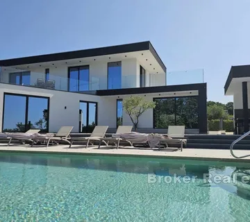 Luksuzna vila na mirnoj lokaciji okružena zelenilom - Poreč