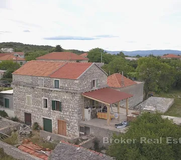 Dvojna kamena kuća - Šolta, Šolta