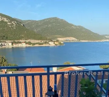Kuća s bazenom i pogledom na more - Ploče