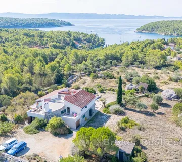 Kuća na osami s pogledom na more - Brač, Brač