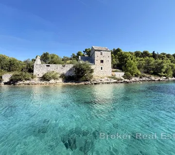 Mali dvorac, prvi red do mora - Brač, Brač