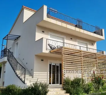 Moderno uređena kuća s pogledom na more - Trogir