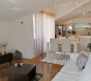Apartmanska kuća s pogledom na more - Hvar
