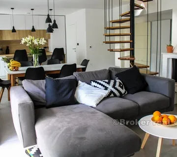 Dvoetažan penthouse, dugoročni najam - Bol, Split grad