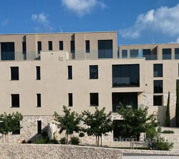 Predivni trosobni duplex u novogradnji unutar prestižnog resorta - Umag