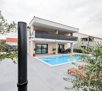Moderna vila sa bazenom - Vir