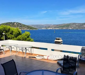 Apartmanska kuća, prvi red do mora - Rogoznica